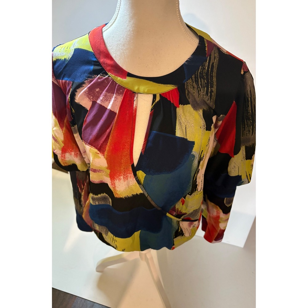 Gabrielle Union Blouse Medium NWT Abstract Brushstroke Keyhole Artsy Crop Top